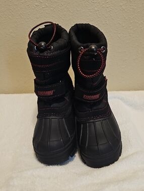 Khombu Black Snow Boots with Red Accents